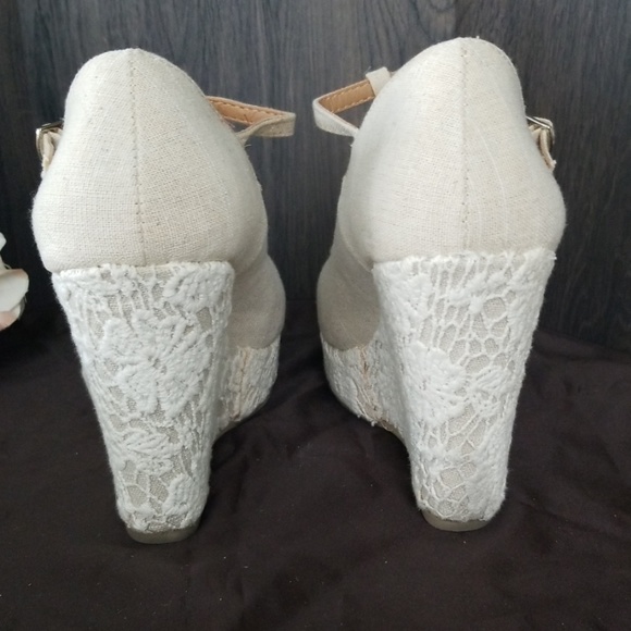 SOLD!  SODA  Wedges - Picture 4 of 7